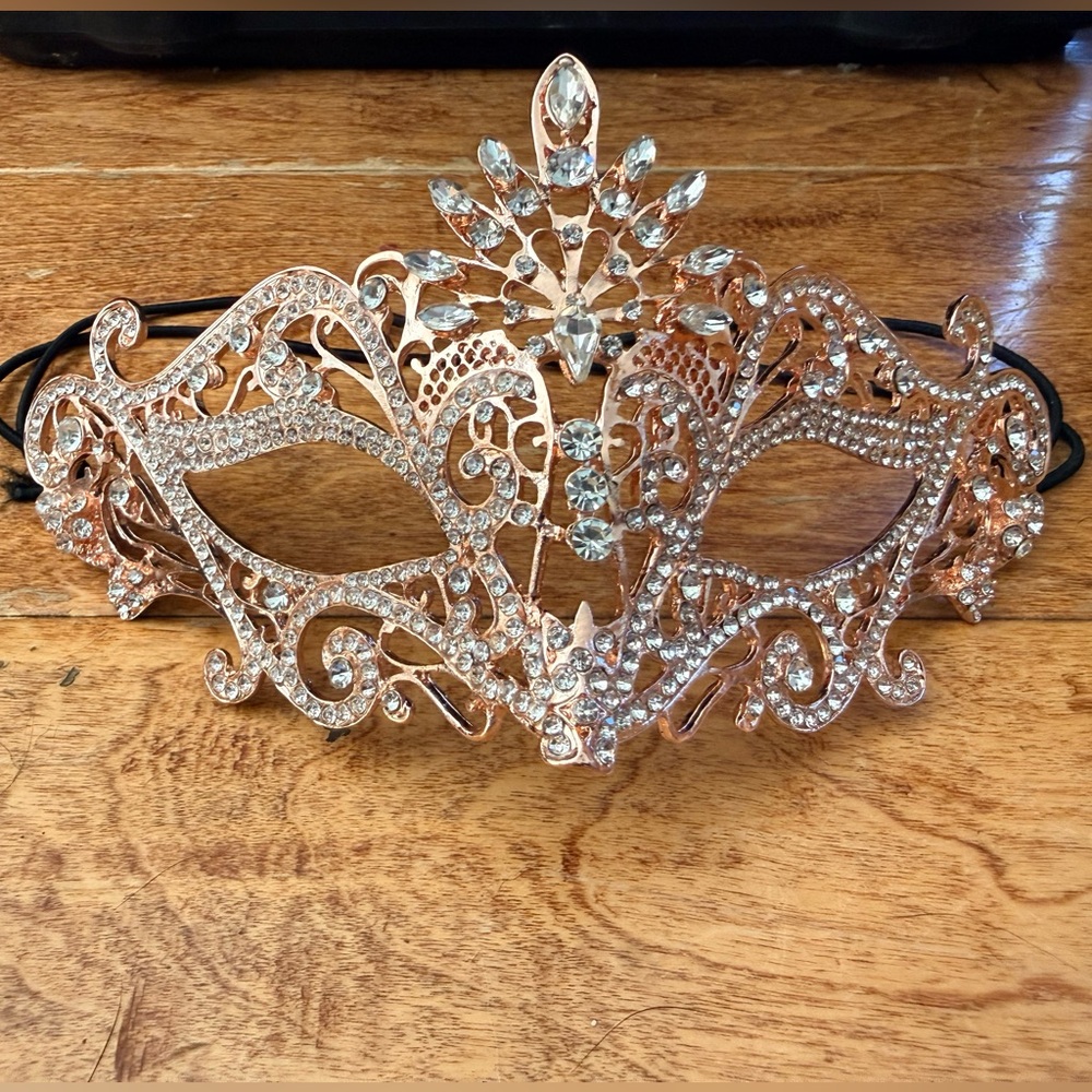 Rose Gold Crystal Filigree Masquerade Mask